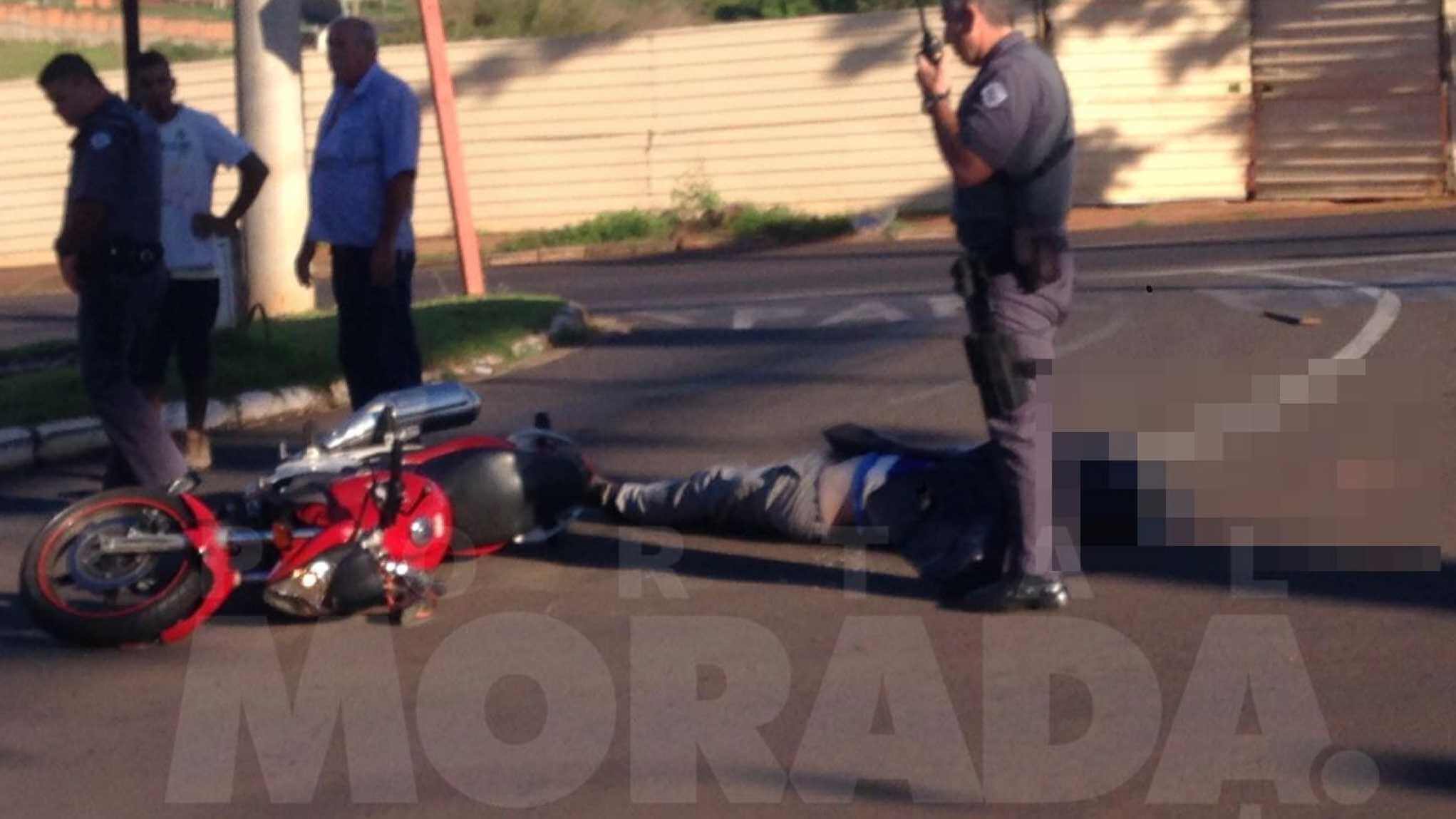 Motociclista morre ao colidir na traseira de caminhão Comando VP