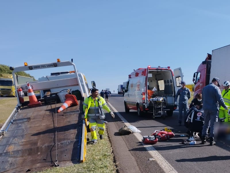 Idoso Perde A Vida Ao Colidir Moto Na Traseira De Caminh O Comando Vp