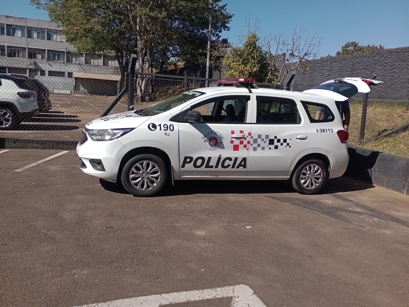 76b54abb-ad3f-4957-8193-e795f400335b