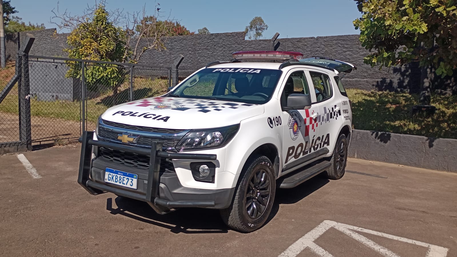 e7afbc00-86b3-4bab-99ef-1b88e072affd