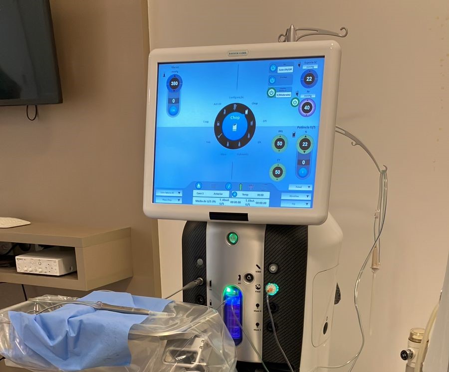 Aparelho cirúrgico Stellaris Elite no centro cirúrgico do Hospital Unimed – Unidade II menor
