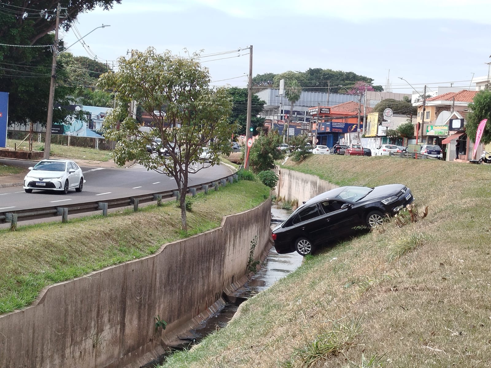 ef64539b-b721-4e94-885f-2f090c01b4e4