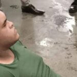 Câmeras flagram homem matando ex com 20 facadas