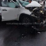 Acidente grave deixa dois feridos na SP-215