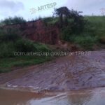 Queda de talude interdita rodovia Washington Luís