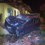 Homem mata vizinha, rouba o carro dela, leva os filhos da vítima , foge da PM de Jaguariúna e bate carro