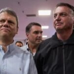 Após visita à Papudinha, Tarcísio declara apoio a Flávio  Bolsonaro