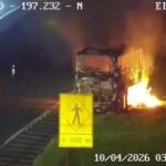 Ônibus pega fogo na rodovia Washington Luís