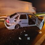 Após colisão, carro capota na rodovia Washington Luís