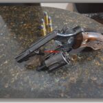 Homem encontra revólver na Av. Getúlio Vargas e aciona a PM