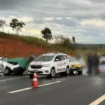 Policial morre após capotar viatura