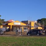 Bandido rouba moto em escola no bairro Cidade Aracy e esfaqueia vítima