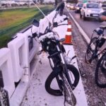 Caminhão prensa moto e foge do local sem prestar socorro a vítima