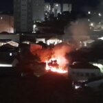 Fogo em imóvel chama atenção de moradores no Centro de São Carlos