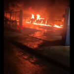 Incêndio consome frota de veículos de prefeitura
