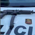 Mulher é detida com arma longa