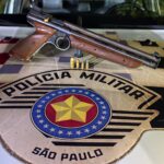 Mulher em processo de separação encontra arma de marido