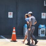 Jovem com mandado de prisão em aberto se entrega à polícia
